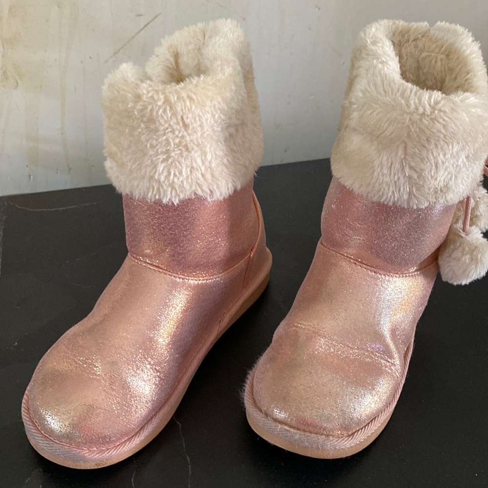 Girls winter boots in perfect condition